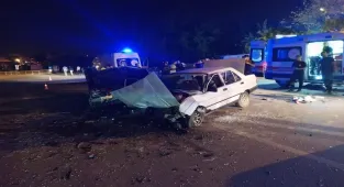 Hatay'da 2 otomobilin çarpıştığı kazada 6 kişi yaralandı