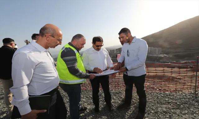 Hatay'da afet konutları ve ticaret merkezlerinin yapımı sürüyor