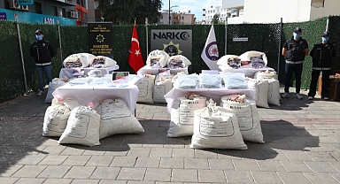 İzmir'de uyuşturucu operasyonlarında yakalanan 5 şüpheli tutuklandı