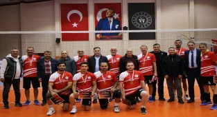Kayseri Milli Eğitim Erva Erkek Voleybol Takımı şampiyon oldu