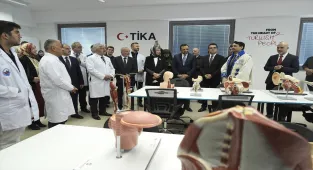 TİKA'dan Uluslararası Saraybosna Üniversitesi'ne sağlık laboratuvarı desteği