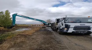 Ulaş'ta su kanallarda temizlik çalışması başlatıldı
