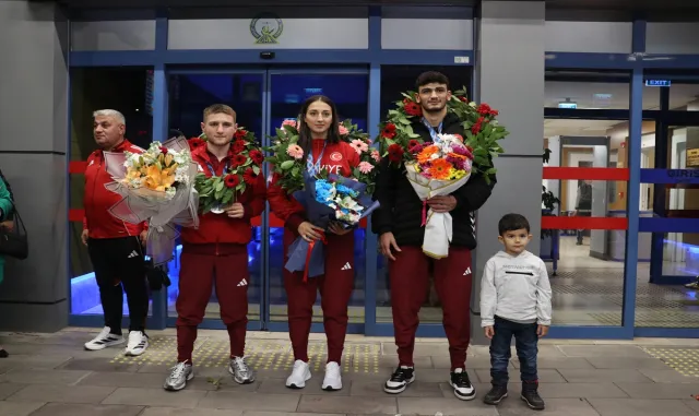 23 Yaş Altı Avrupa Boks Şampiyonası'nda derece elde eden sporcular Trabzon'da coşkuyla karşılandı