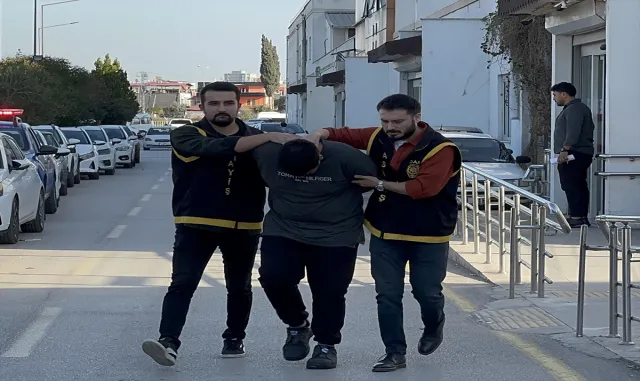 Adana'da babanın öldüğü, 2 oğlunun yaralandığı bıçaklı kavgayla ilgili 2 kişi tutuklandı