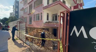 Antalya'da metruk binada çıkan yangında 1 kişi hayatını kaybetti