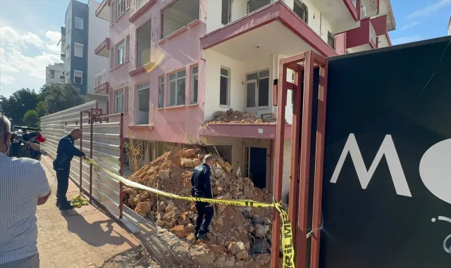 Antalya'da metruk binada çıkan yangında 1 kişi hayatını kaybetti