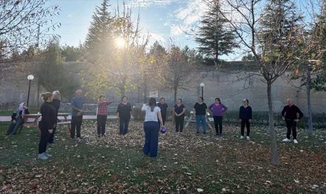 Bahadın Yaşlanma Vakfı'ndan yaşlılara fizik tedavi hizmeti