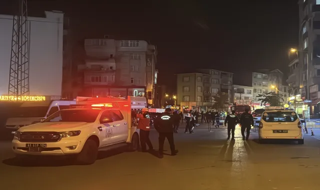 Bakan Kurum, Kocaeli'de çöken apartmanın bulunduğu bölgede inceleme yaptı: