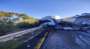 Bodrum'da tırla otomobilin çarpıştığı kazada 2 kişi yaralandı