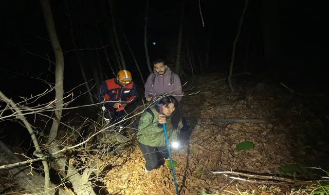 Bursa'da Saitabat Şelalesi mevkisinde yürüyüş yaparken mahsur kalan 2 kişi kurtarıldı