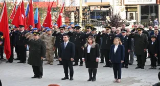 Büyük Önder Atatürk'ü anıyoruz