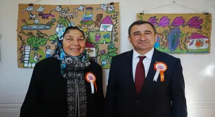 Çanakkale'de 73 yaşındaki Hakime teyzenin yaptığı resimlerden oluşan sergi açıldı