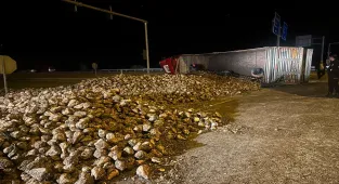 Çorum'da tırla otomobilin çarpıştığı kazada 3 kişi yaralandı