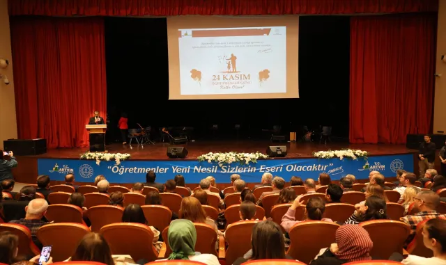 Doğu Karadeniz'de 24 Kasım Öğretmenler Günü kutlandı