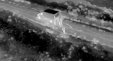 Düzensiz göçmenlere sahte pasaport düzenleyen şüpheli gözaltına alındı