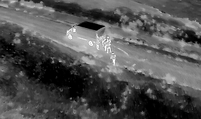 Düzensiz göçmenlere sahte pasaport düzenleyen şüpheli gözaltına alındı