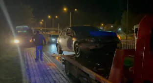 Eskişehir'de polisten kaçarken kaza yapan alkollü sürücünün stajyer ehliyeti iptal edildi