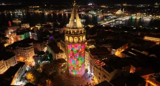Galata Kulesi'nde Türkiye E-Ticaret Haftası için mapping gösterisi yapıldı 