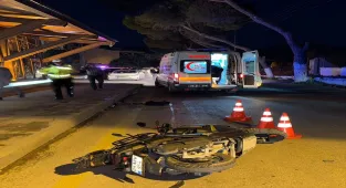 GÜNCELLEME - Aydın'da motosikletin kaldırıma çarpma anı güvenlik kamerasında