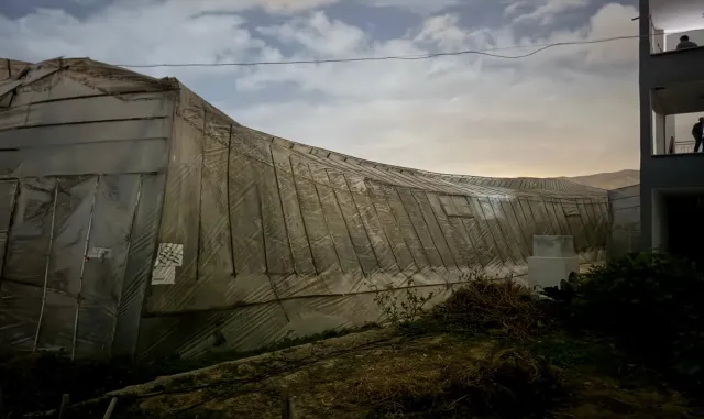 GÜNCELLEME - Mersin'de oluşan hortum 30 seraya zarar verdi