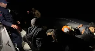 İzmir açıklarında 36 düzensiz göçmen kurtarıldı