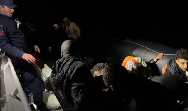 İzmir açıklarında 36 düzensiz göçmen kurtarıldı
