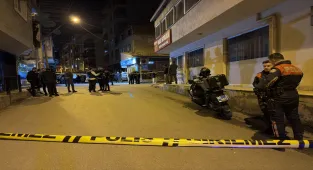 İzmir'de silahlı saldırıya uğrayan 1 kişi öldü, 3 kişi yaralandı