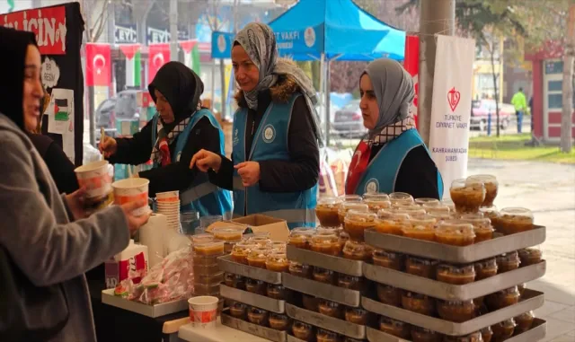 Kahramankazan'da Gazze için hayır çarşısı açıldı