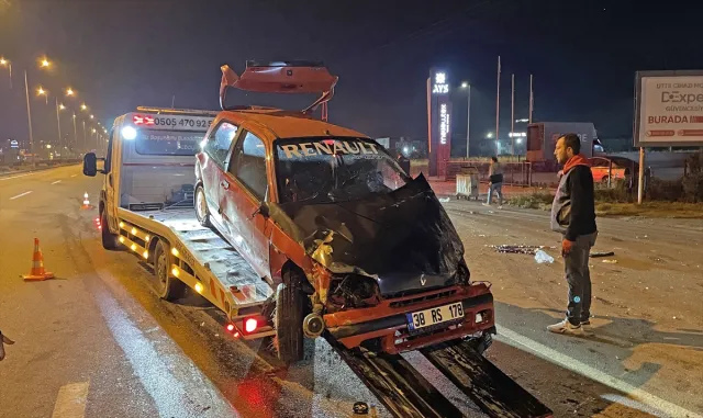Kayseri'de devrilen otomobildeki 1 kişi öldü, 2 kişi yaralandı
