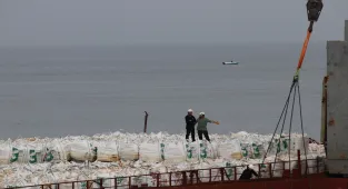 Kocaeli'de karaya oturan gemi kurtarıldı