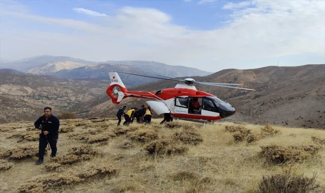 Malatya'da uçurumdan yuvarlanan kişi, ambulans helikopterle hastaneye ulaştırıldı