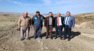 Sakarcören köyünde yol çalışmaları devam ediyor