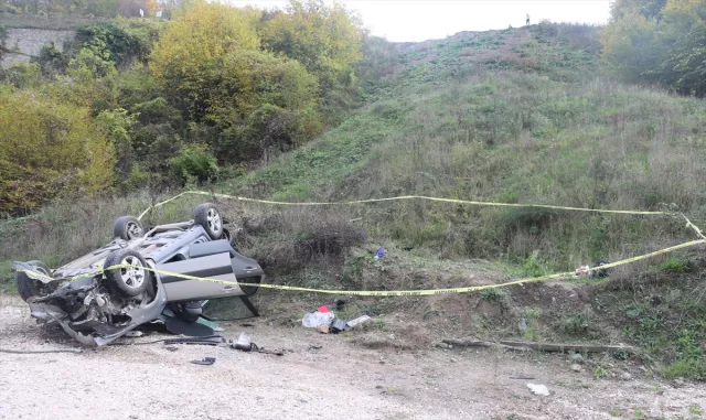 Sakarya'da otomobilin uçuruma devrilmesi sonucu ölenlerin sayısı 2'ye yükseldi