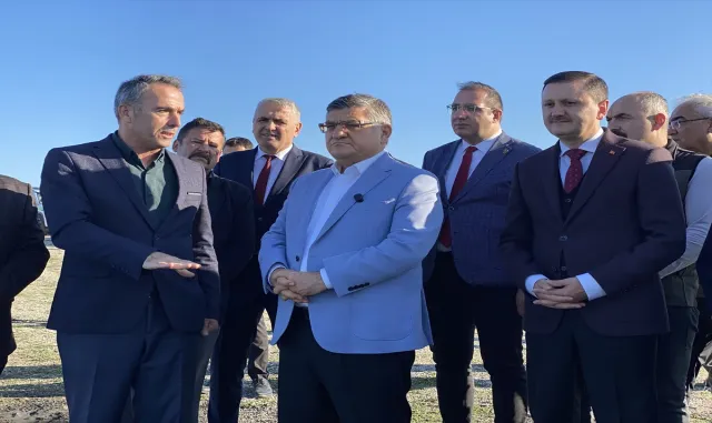 Sinop Valisi Özarslan, yamaç paraşütü parkuru yapılması planlanan yerde incelemede bulundu