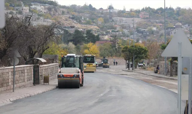 Talas Belediye Başkanı Yalçın yol yapım çalışmalarını inceledi
