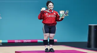 Türkiye'nin 6. İslami Dayanışma Oyunları'nda ilk altın madalyaları halterden geldi