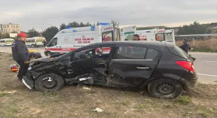 Uşak'ta iki otomobilin çarpıştığı kazada 1 kişi öldü