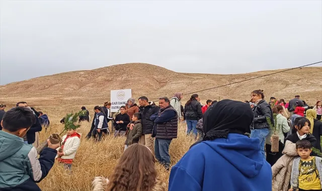 Zara'da ilkokul öğrencileri hatıra ormanı oluşturdu