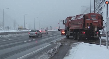 Anadolu Otoyolu ve D-100’ün Bolu Dağı Geçişinde Kar Yağışı Etkili