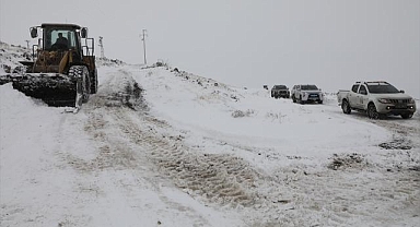 Ardahan'da Türkgözü-Posof-Damal kara yolu kar nedeniyle ağır tonajlı araçlara kapatıldı