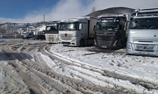 Ardahan-Şavşat kara yolu kontrollü ulaşıma açıldı