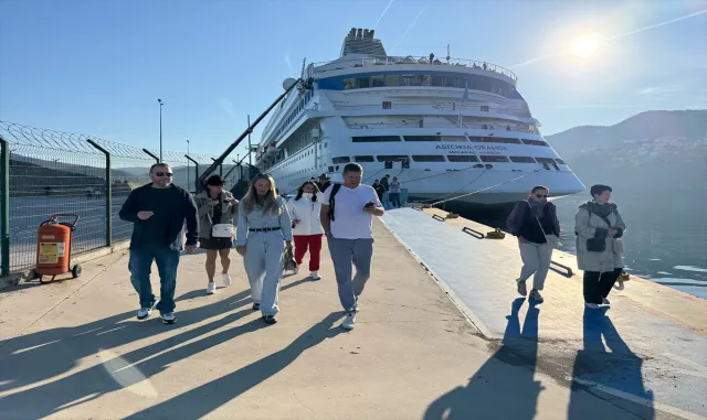 Astoria Grande kruvaziyeri Rusya'dan 621 yolcusuyla Amasra'ya geldi