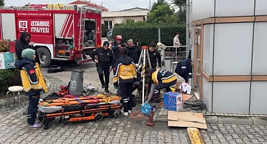 Beylikdüzü'nde rögara düşüp yaralanan işçi itfaiye ekiplerince kurtarıldı