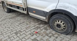 Beypazarı'nda park halindeki araçların lastikleri kesildi