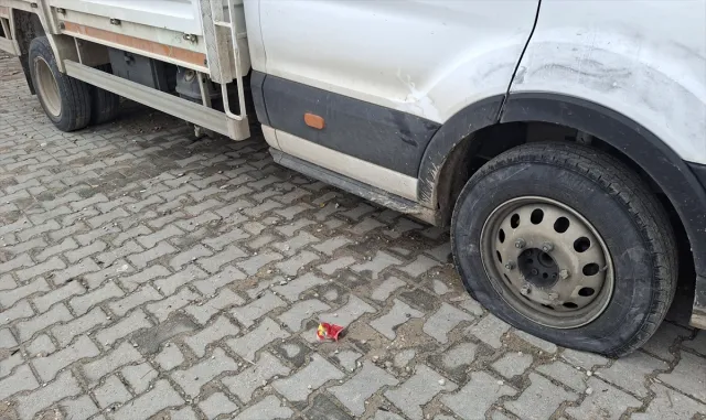 Beypazarı'nda park halindeki araçların lastikleri kesildi