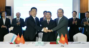 Bişkek'te Çin-Kırgızistan-Özbekistan demir yolu inşaatı için kredi anlaşması imzalandı