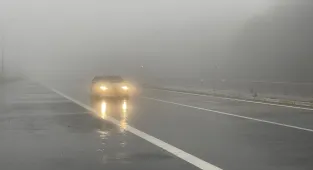 Bolu Dağı'nda sağanak ve sis etkili oldu