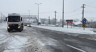 Bolu Dağı'ndan ağır tonajlı araçlar geçmeye başladı (GÜNCELLEME 2)