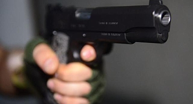 Bursa'da, silahlı saldırı! Mağazaya sığınarak kurtuldu