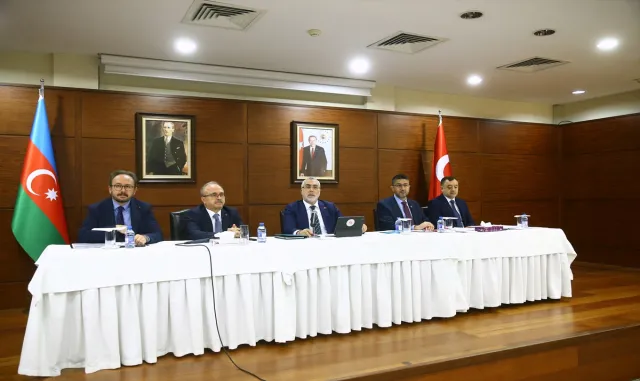 Çalışma ve Sosyal Güvenlik Bakanı Işıkhan, Bakü'de Türk iş insanlarıyla buluştu: